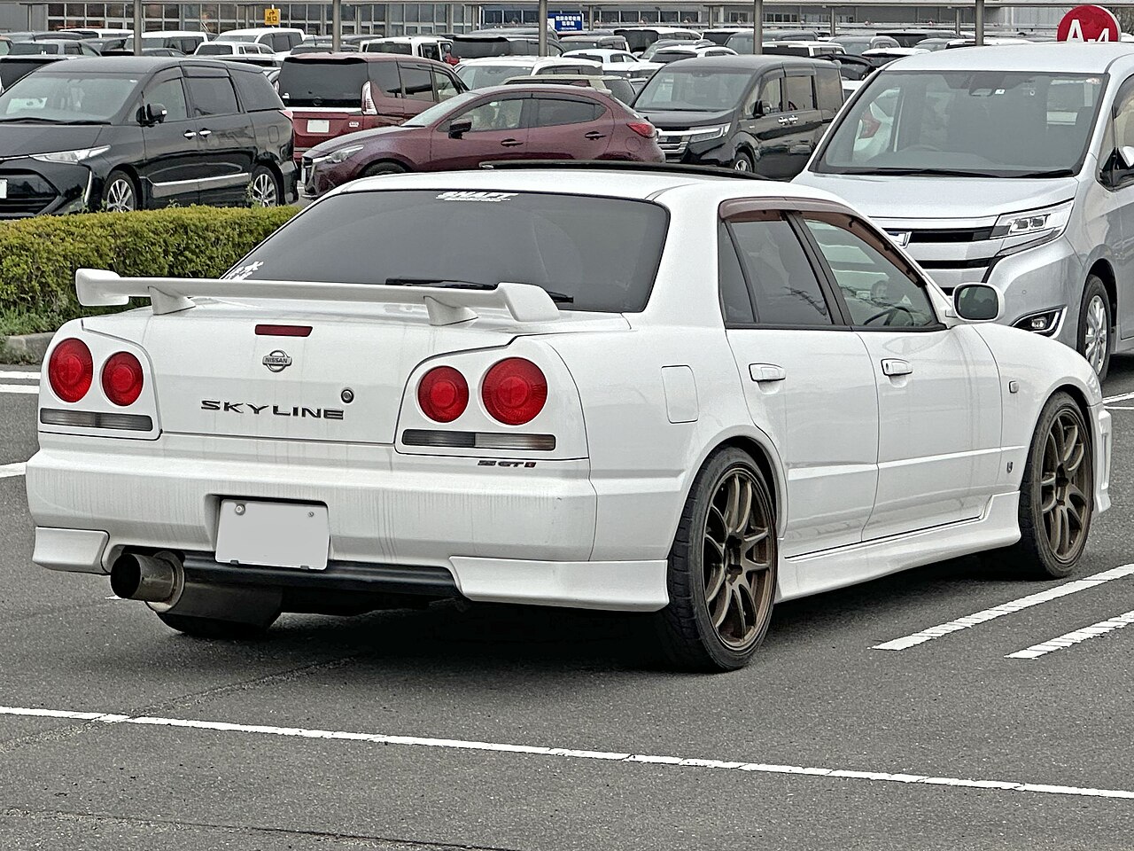 Nissan_SKYLINE_SEDAN_25GT_TURBO_(GF-ER34)_rear